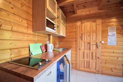 Kitchen or kitchenette, pet friendly, stove