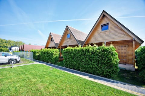 Property building, Day, Garden, Street view, Parking