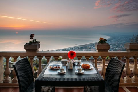 Balcony/Terrace, Sea view, Drinks, Sunrise