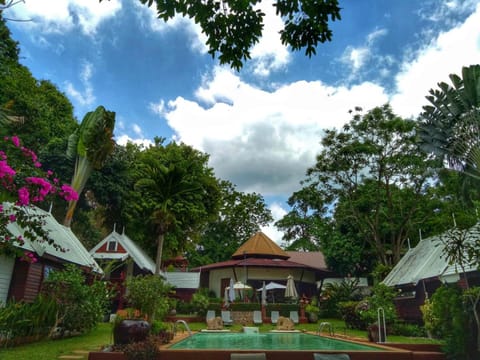 Property building, Garden, Garden view, Pool view, Swimming pool