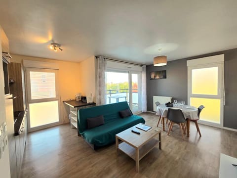 t2 lumineux avec balcon Apartment in St-Malo