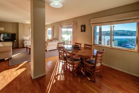 Journeys end Apartment in Raglan