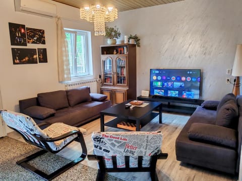 Communal lounge/ TV room, TV and multimedia, Living room