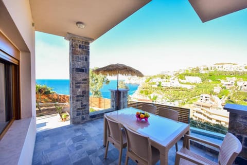 Balcony/Terrace, Dining area, Landmark view, Sea view