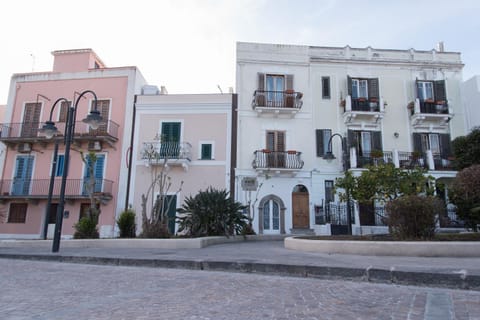 Facade/entrance, View (from property/room)