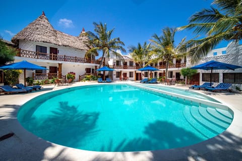 Property building, Swimming pool, Swimming pool