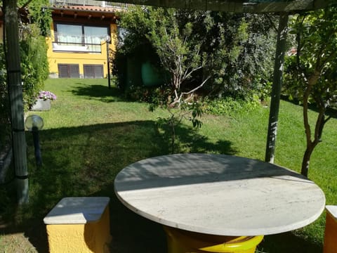 Spring, Garden, Dining area, Garden view