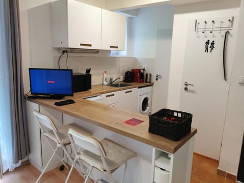 TV and multimedia, Kitchen or kitchenette, Dining area, minibar