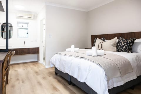 Property building, Bed, Bathroom, View (from property/room), Bedroom