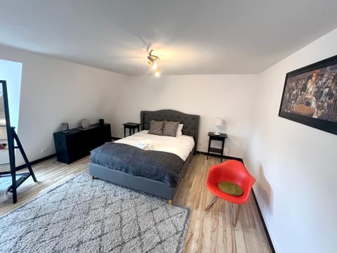 Bed, Living room, Bedroom