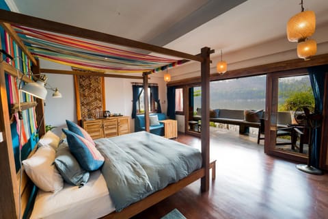 Balcony/Terrace, Seating area, Bedroom, River view, fireplace