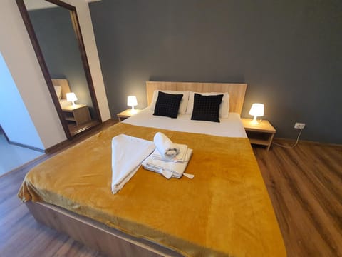 Bed, Photo of the whole room, Bedroom, towels