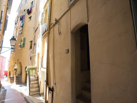 Joli 2P à Menton avec vue sur mer et terrasse - FR-1-196-187 Apartment in Menton