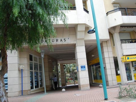 Grand 2P climatisé, terrasse, parking, centre Menton, commerces & plages à pied - FR-1-196-189 Apartment in Menton