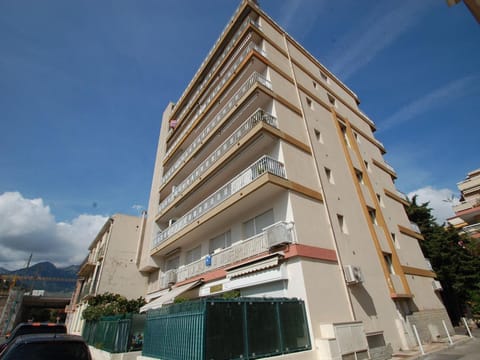 Studio au dernier étage avec terrasse, parking privé, clim, et wifi - centre ville et plage à proximité - FR-1-196-234 Apartment in Menton