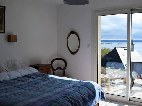 Grande maison à Trébeurden avec WIFI, vue mer, jardin et BBQ, 900m de la plage, 9 pers - FR-1-368-147 House in Brittany