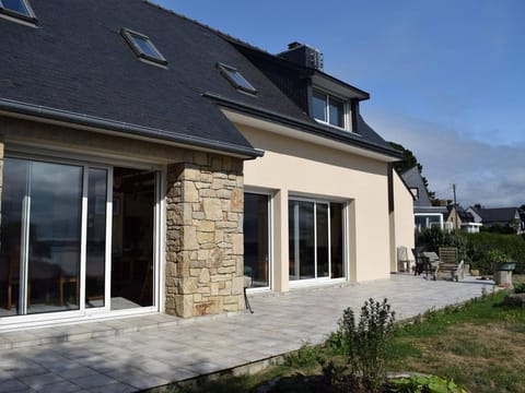 Grande maison à Trébeurden avec WIFI, vue mer, jardin et BBQ, 900m de la plage, 9 pers - FR-1-368-147 House in Brittany