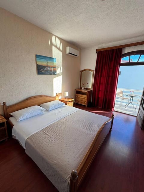 Bed, Bedroom, Sea view