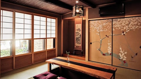 Communal lounge/ TV room, Activities, Place of worship, Food and drinks, Dining area, Area and facilities, Entertainment