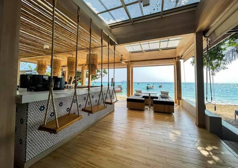 Restaurant/places to eat, Beach, Sea view