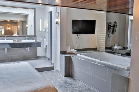 Bathroom, Bedroom, Bath