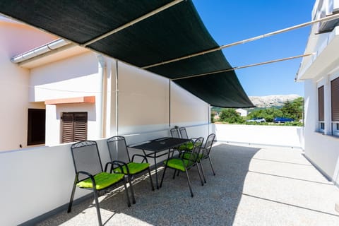 Rooms & Studio Apartment Mira Bed and Breakfast in Lika-Senj County