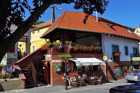 Property building, Day