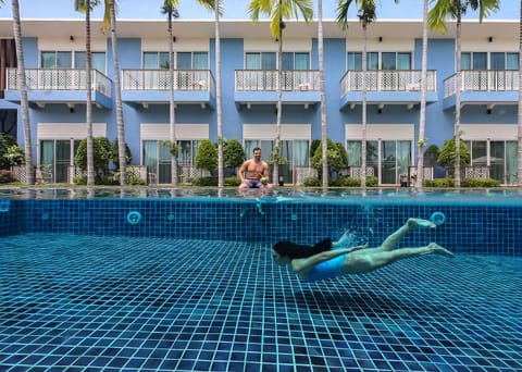 Swimming pool