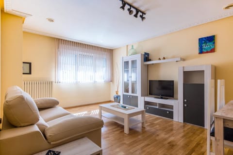 TV and multimedia, Living room, Lounge or bar, Seating area
