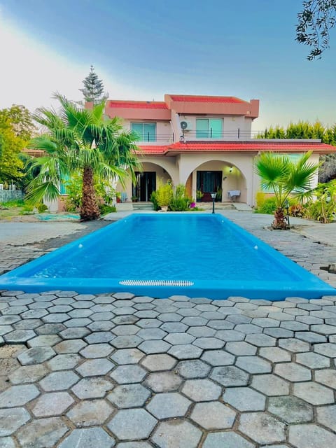 Property building, Day, Pool view, Swimming pool