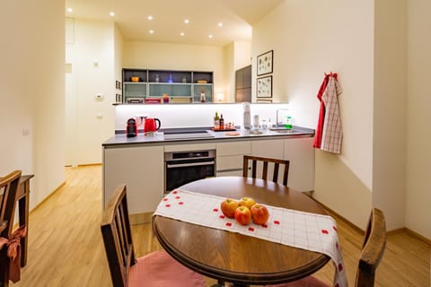 Coffee/tea facilities, Dining area, dishwasher, minibar, pet friendly, stove