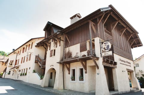 Facade/entrance
