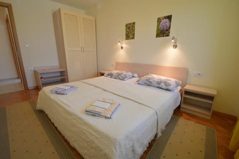 Bed, Bedroom, Bedroom