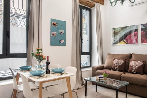 Living room, Seating area, Dining area