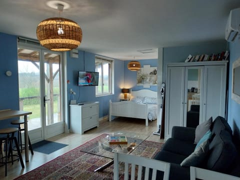Bed, Living room, Bedroom