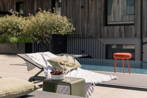 Property building, Balcony/Terrace, Swimming pool