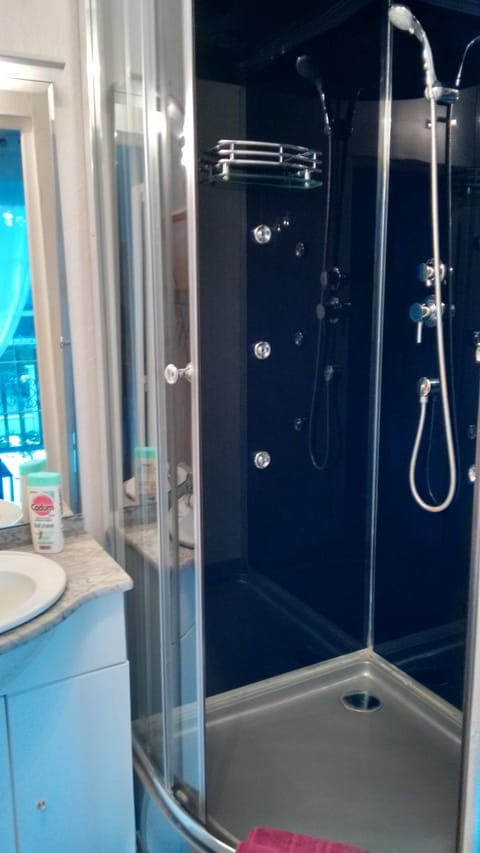 Les chambres du lac Bed and Breakfast in Normandy