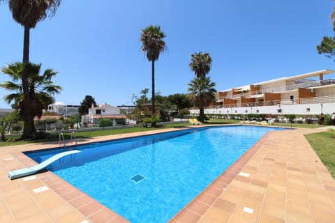 Property building, Facade/entrance, Off site, Garden, Garden, On site, Swimming pool, Swimming pool, Swimming pool