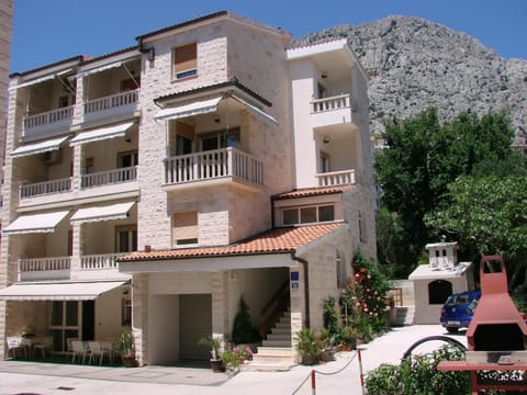 Property building, Facade/entrance