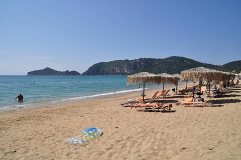 Neighbourhood, Beach, Hiking, Shopping Area, Sports, Location