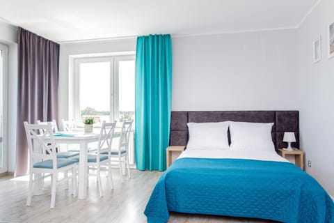 Bed, Seating area, Dining area, Bedroom