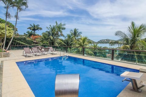 Mansão Frente à Praia da Ferradura com Sete Suítes House in Armacao dos Buzios