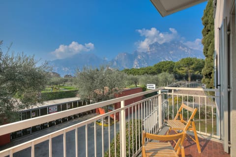 Balcony/Terrace, Mountain view