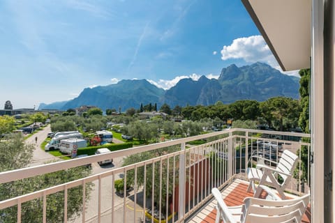 Balcony/Terrace, Mountain view