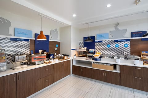 Holiday Inn Express & Suites Chicago West - St Charles by IHG Hotel in Saint Charles