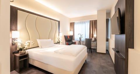 Bed, TV and multimedia, Photo of the whole room