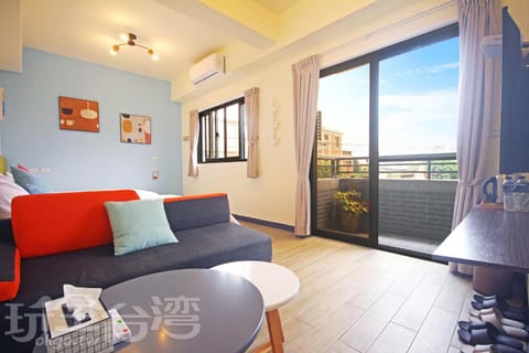 Balcony/Terrace, Living room, Seating area, Bedroom, Landmark view