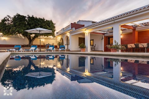 Property building, Patio, Day, Pool view, Swimming pool, sunbed