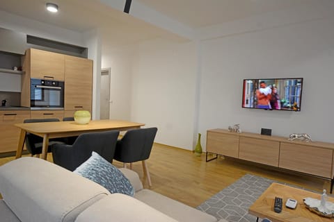 TV and multimedia, Kitchen or kitchenette, Living room