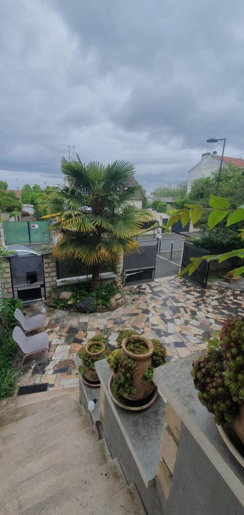 84 ėme rue House in Vitry-sur-Seine